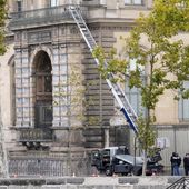 Police officers work by a basket lift used by thieves Sunday, Oct. 19, 2025 at the Louvre museum in Paris. (AP Photo/Thibault Camus)