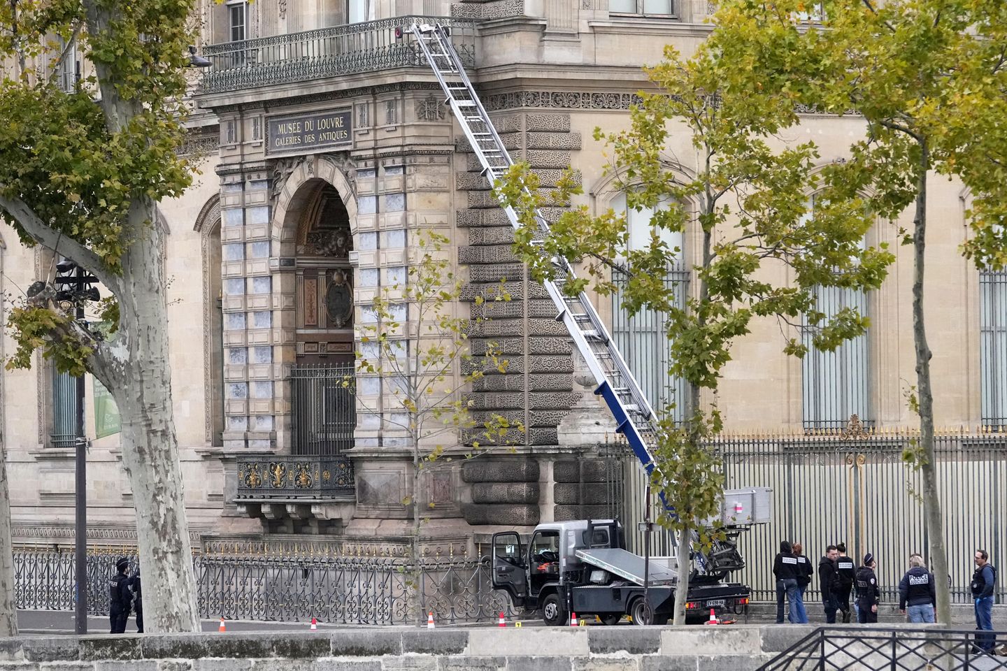French authorities arrest two suspects in theft of crown jewels from Paris' Louvre museum