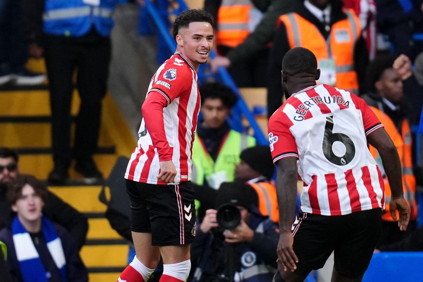 Sunderland seals stunning late win at Chelsea in the Premier League Sunderland seals stunning late win at Chelsea in the Premier League