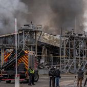Smoke bellows from a warehouse that caught fire following a Russian attack, Saturday, Oct. 25, 2025, in Kyiv, Ukraine. (AP Photo/Julia Demaree Nikhinson)
