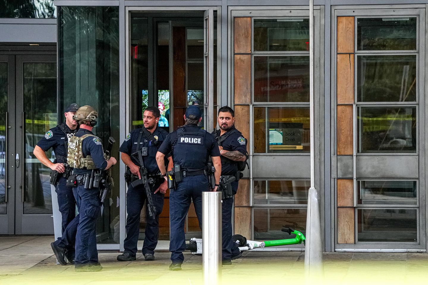 One injured and suspect arrested in Texas library shooting
