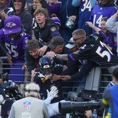 Baltimore Ravens cornerback Nate Wiggins (2) celebrates his interception with fans during the second half an NFL football game against the Chicago Bears, Sunday, Oct. 26, 2025, in Baltimore. (AP Photo/Stephanie Scarbrough)