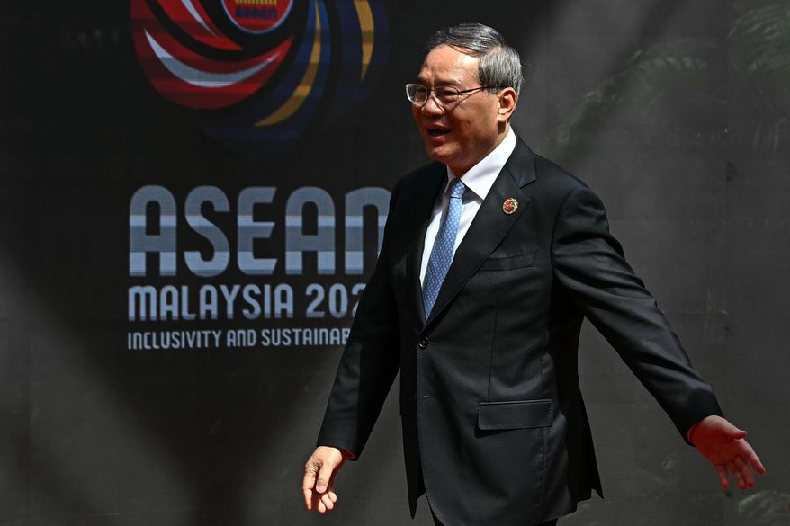 China's Premier Li Qiang arrives at the Kuala Lumpur Convention Centre to attend the 47th Association of Southeast Asian Nations (ASEAN) summit in Kuala Lumpur, Malaysia, Monday, Oct. 27, 2025. (Lillian Suwanrumpha/Pool Photo via AP)