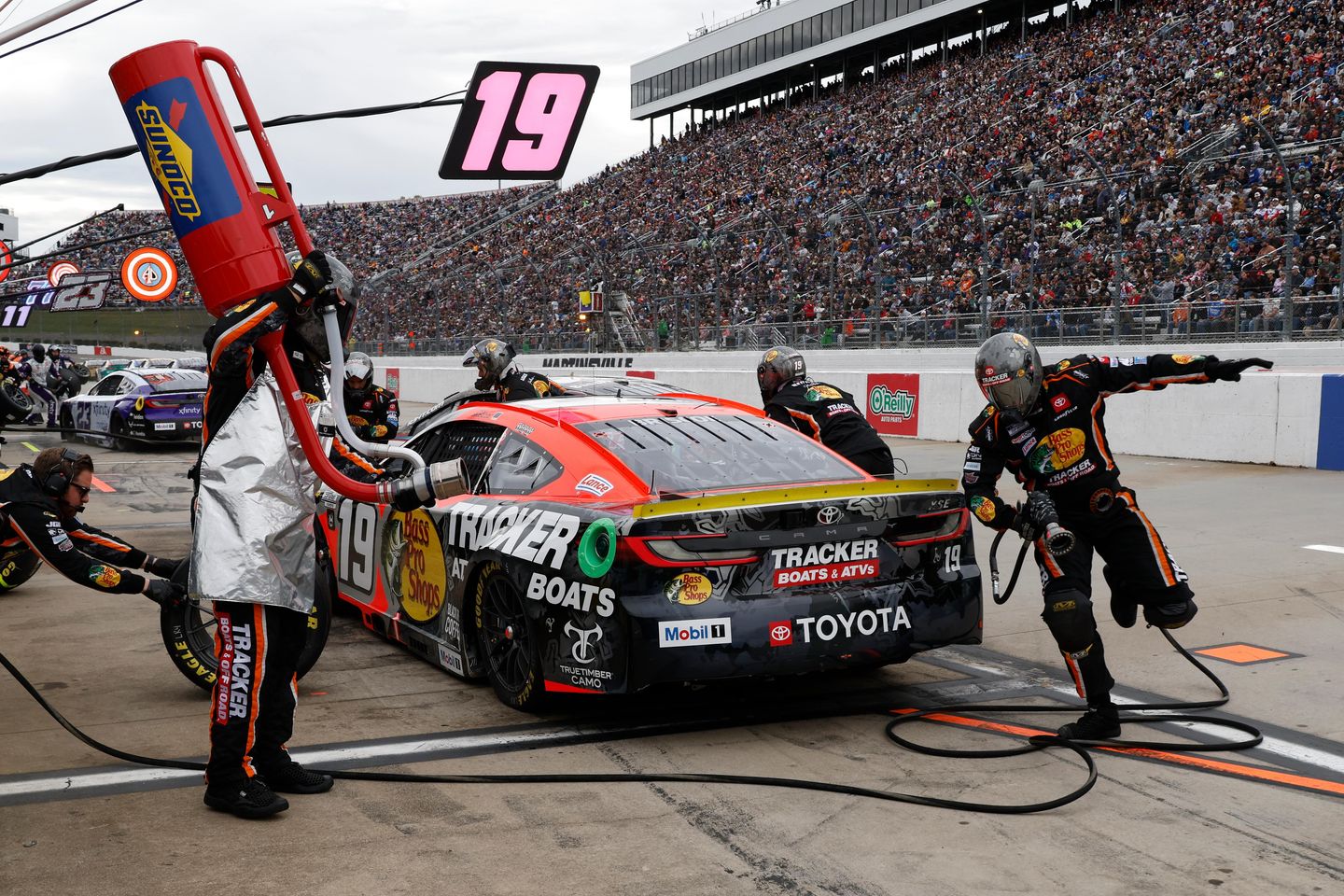 Hendrick Motorsports, Joe Gibbs Racing renew friendly rivalry for NASCAR championship Hendrick Motorsports, Joe Gibbs Racing renew friendly rivalry for NASCAR championship