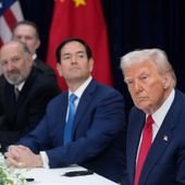 President Donald Trump, right, with Secretary of State Marco Rubio, second right, and Commerce Secretary Howard Lutnick, third right, meets with Chinese President Xi Jinping at Gimhae International Airport in Busan, South Korea, Thursday, Oct. 30, 2025. (AP Photo/Mark Schiefelbein)