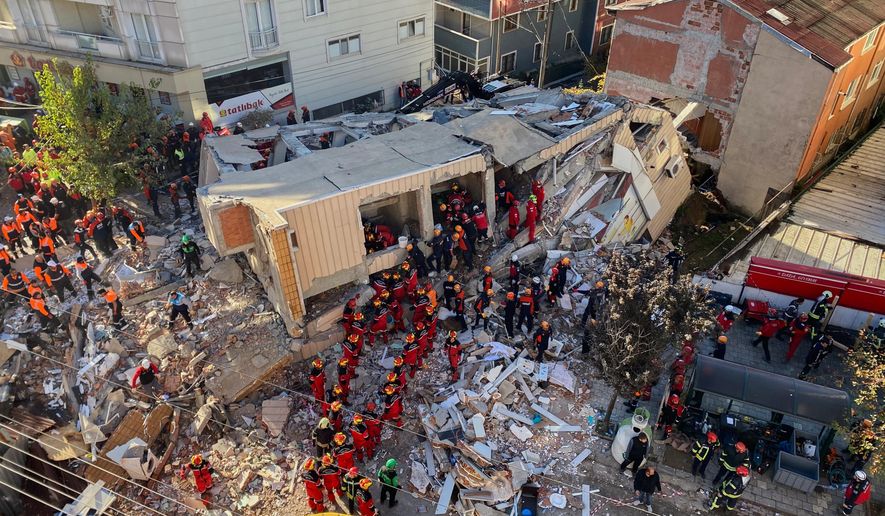 Firefighters and rescue teams search for trapped people after a residential building that collapsed in Gebze, Turkey, Wednesday, Oct. 29, 2025. (Cihan Atik/IHA via AP)