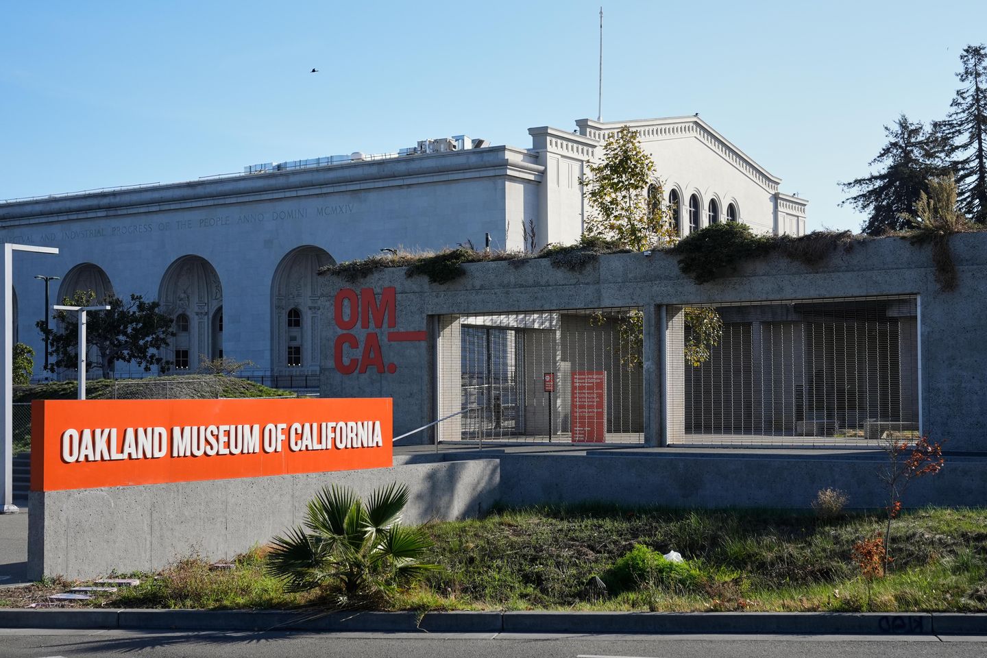 Jewelry, memorabilia stolen from Oakland museum's storage facility