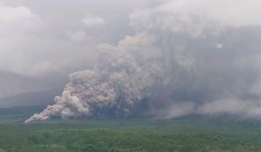 In this photo released by the Geological Agency (Badan Geologi) of Indonesia's Ministry of Energy and Mineral Resources, Mount Semeru releases volcanic materials during an eruption in Lumajang, East Java, Indonesia, Wednesday, Nov. 19, 2025. (Badan Geologi via AP)