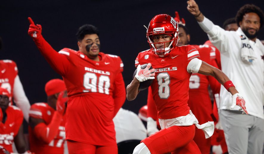 UNLV wide receiver Taeshaun Lyons (8) runs down the UNLV sideline for a touchdown after a pass reception during the first half of an NCAA college football game against Hawaii Friday, Nov. 21, 2025, in Las Vegas. (Steve Marcus/Las Vegas Sun via AP)
