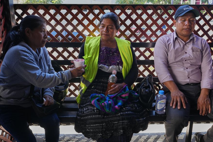 Vilma Pérez, center, the mother of migrant Maria Florinda Ríos Perez who was killed in Indiana, waits for her body outside La Aurora International Airport in Guatemala City, Sunday, Nov. 23, 2025. (AP Photo/Moises Castillo)