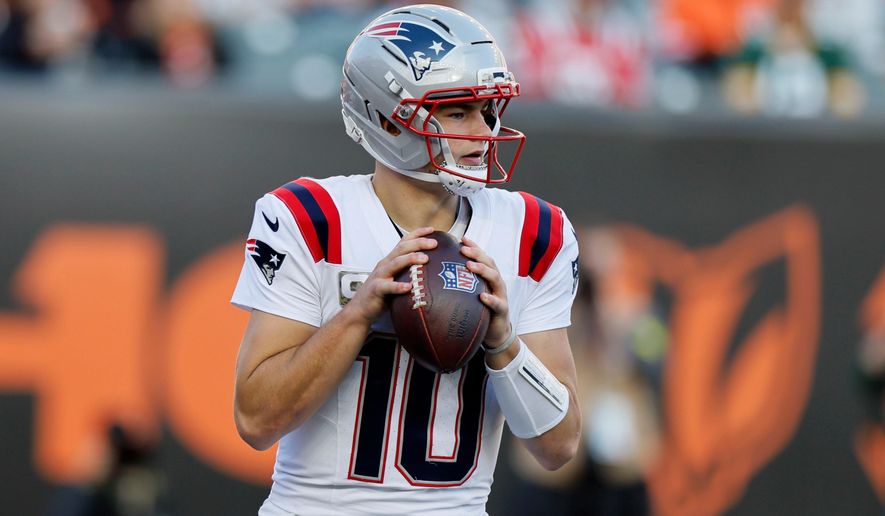 New England Patriots quarterback Drake Maye looks to pass during the second half of an NFL football game against the Cincinnati Bengals, Sunday, Nov. 23, 2025, in Cincinnati. (AP Photo/Jay LaPrete)
