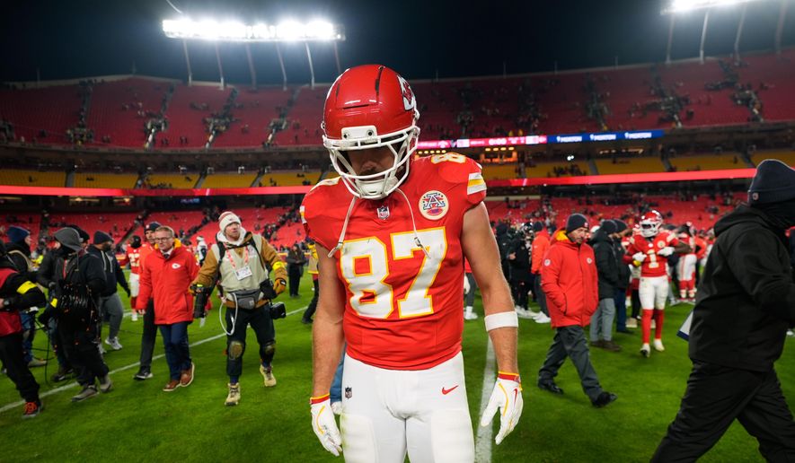 Kansas City Chiefs tight end Travis Kelce heads off the field following an NFL football game against the Houston Texans Sunday, Dec. 7, 2025, in Kansas City, Mo. (AP Photo/Charlie Riedel)