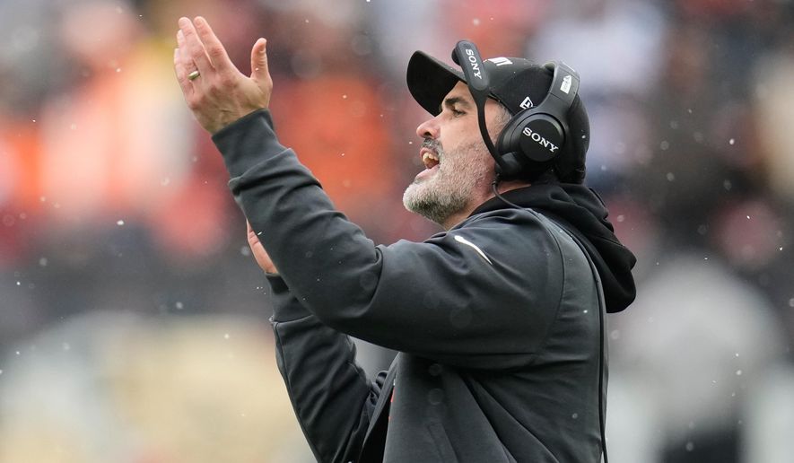 Cleveland Browns head coach Kevin Stefanski reacts to play in the first half of an NFL football game against the Tennessee Titans in Cleveland, Sunday, Dec. 7, 2025. (AP Photo/Sue Ogrocki)