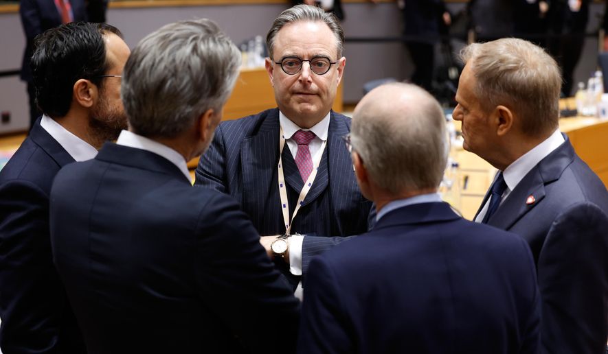 Belgium's Prime Minister Bart De Wever, center, speaks with from left, Cypriot President Nikos Christodoulides, Netherland's Prime Minister Dick Schoof, Luxembourg's Prime Minister Luc Frieden and Poland's Prime Minister Donald Tusk during a round table meeting at the EU Summit in Brussels, Thursday, Dec. 18, 2025. (AP Photo/Geert Vanden Wijngaert)