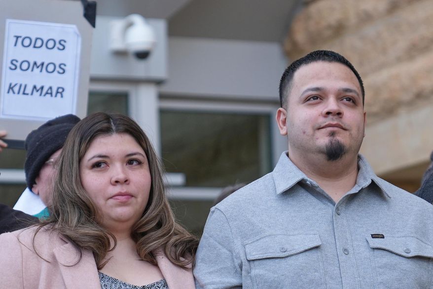 Kilmar Abrego Garcia and his wife Jennifer Vasquez Sura leave the United States District Court District of Maryland, Monday, Dec. 22, 2025, in Greenbelt, Md. (AP Photo/Stephanie Scarbrough)