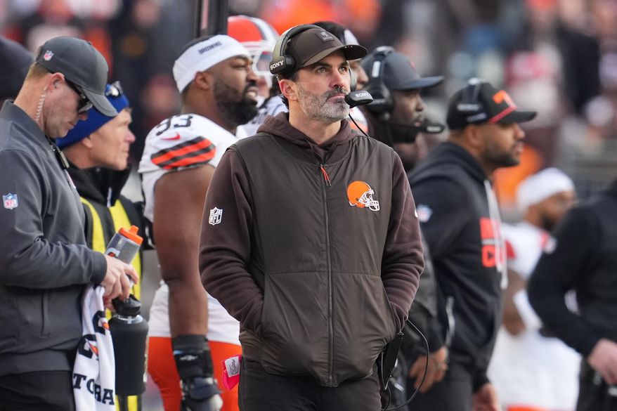 Cleveland Browns head coach Kevin Stefanski walks on the sideline during the second half of an NFL football game against the Cincinnati Bengals, Sunday, Jan. 4, 2026, in Cincinnati. (AP Photo/Jeff Dean)