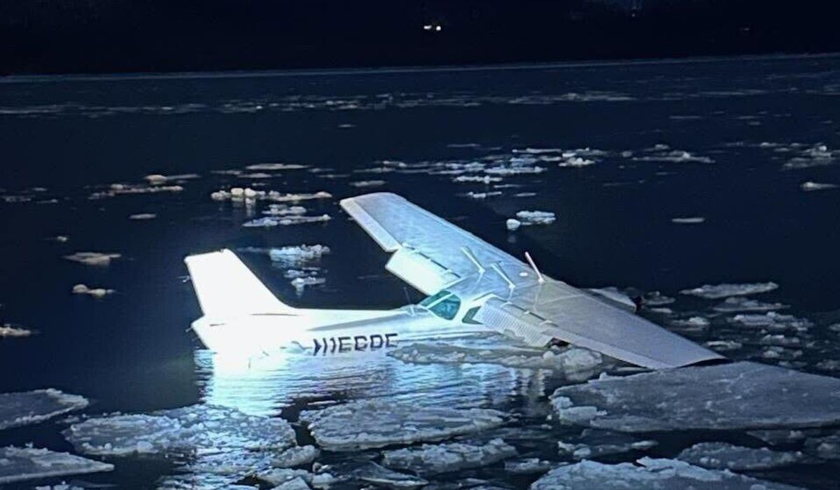 Cessna Pilot Lands Plane On Icy Hudson River