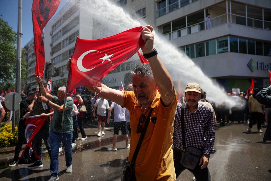 Police use water cannon to disperse supporters of Turkey's main opposition Republican People's Party (CHP) in Izmir, Turkey, Tuesday, May 26, 2026, during a rally in support of party's deposed leader Ozgur Ozel. (AP Photo/Erdem Sahin)