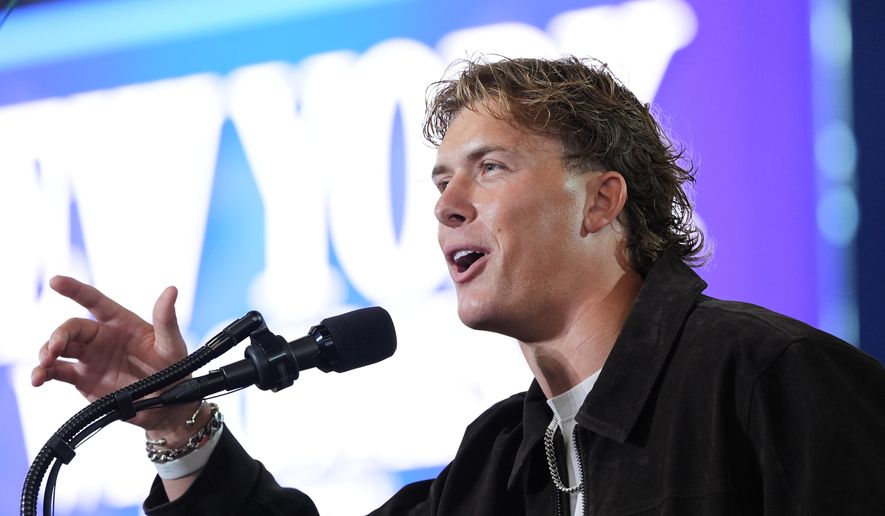 New York Giants quarterback Jaxson Dart introduces President Donald Trump at Rockland Community College, Friday, May 22, 2026, in Suffern, N.Y. (AP Photo/Alex Brandon)