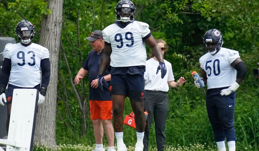 Chicago Bears defensive lineman Gervon Dexter Sr. (99) works on the field during the NFL football team's practice in Lake Forest, Ill., Tuesday, June 9, 2026. (AP Photo/Nam Y. Huh)
