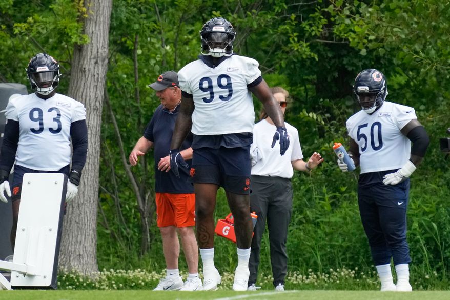 Chicago Bears defensive lineman Gervon Dexter Sr. (99) works on the field during the NFL football team's practice in Lake Forest, Ill., Tuesday, June 9, 2026. (AP Photo/Nam Y. Huh)