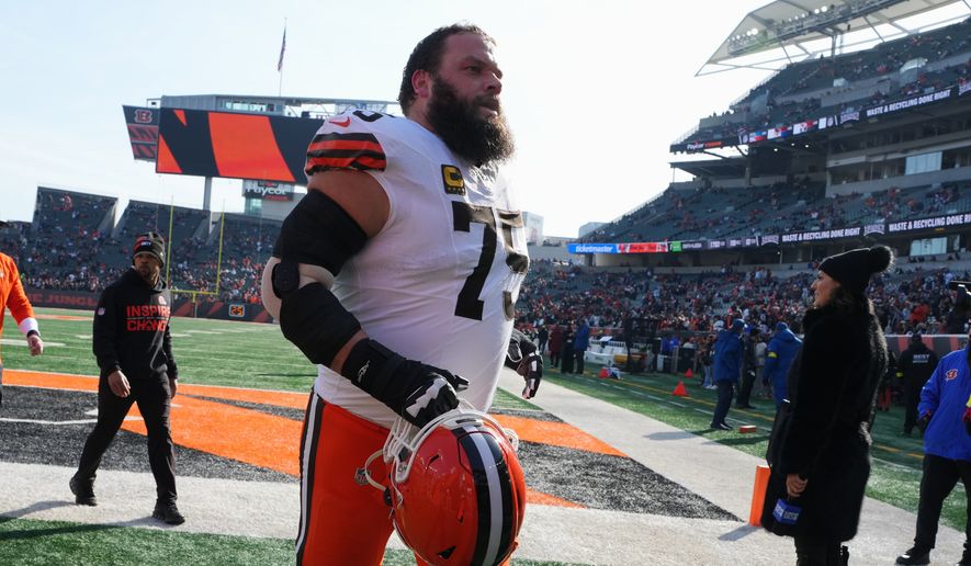 FILE - Cleveland Browns guard Joel Bitonio (75) walks off the field before an NFL football game against the Cincinnati Bengals, Sunday, Jan. 4, 2026, in Cincinnati. (AP Photo/Jeff Dean, File)