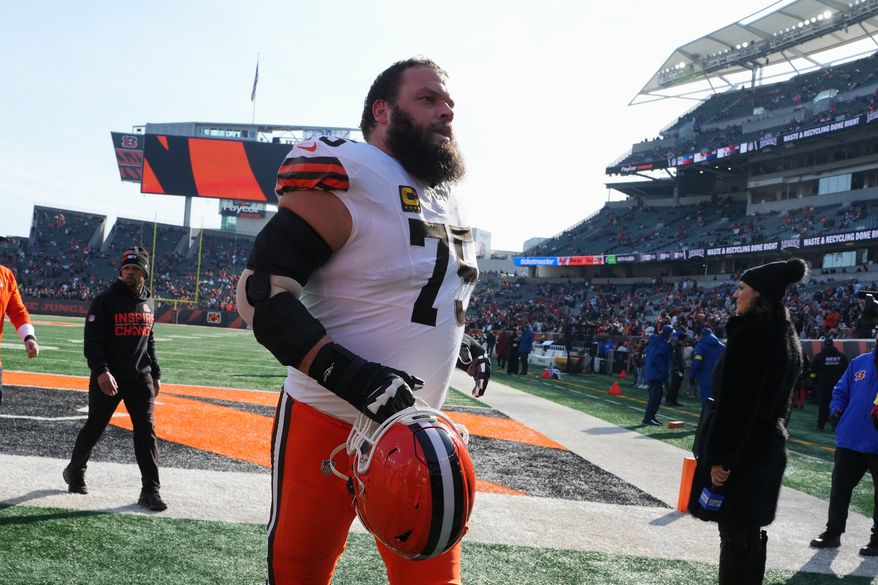 FILE - Cleveland Browns guard Joel Bitonio (75) walks off the field before an NFL football game against the Cincinnati Bengals, Sunday, Jan. 4, 2026, in Cincinnati. (AP Photo/Jeff Dean, File)