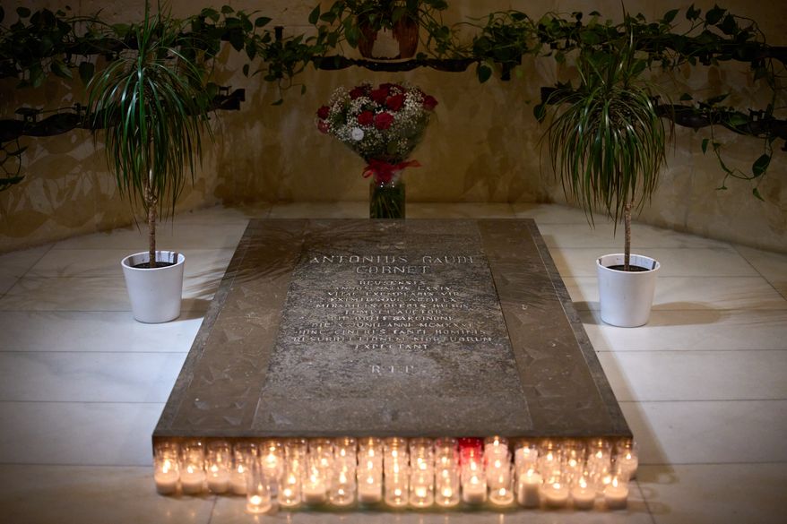 Antoni Gaudí's tomb is photographed inside crypt of Gaudí beneath the Sagrada Família as crowds of visitors fill the basilica above in Barcelona, Spain, May 15, 2026. (AP Photo/Emilio Morenatti)
