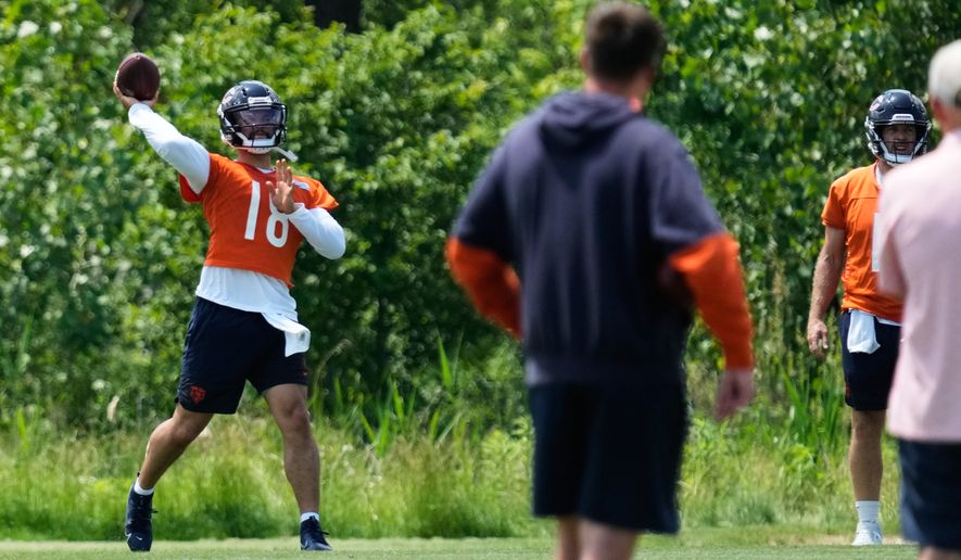 Chicago Bears quarterback Caleb Williams throws a ball during the NFL football team's practice in Lake Forest, Ill., Wednesday, June 10, 2026. (AP Photo/Nam Y. Huh)