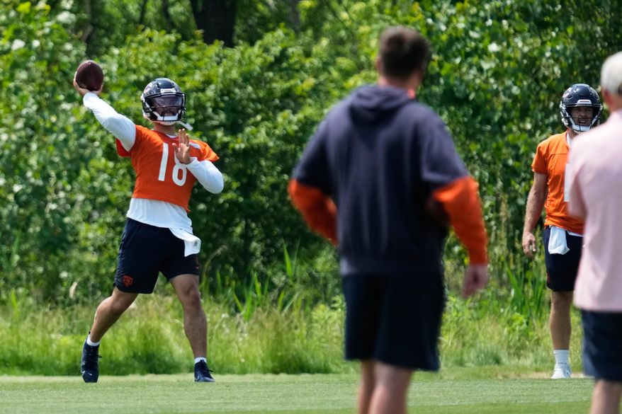 Chicago Bears quarterback Caleb Williams throws a ball during the NFL football team's practice in Lake Forest, Ill., Wednesday, June 10, 2026. (AP Photo/Nam Y. Huh)