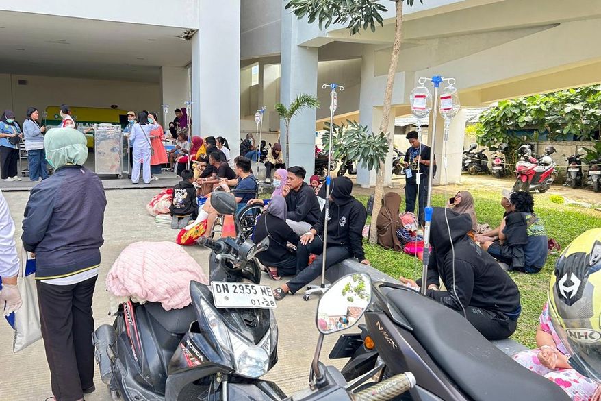 Patients are evacuated outside a local hospital following an earthquake in Palu, Central Sulawesi, Indonesia Tuesday, June 16, 2026. (AP Photo/Taufan Bustan)