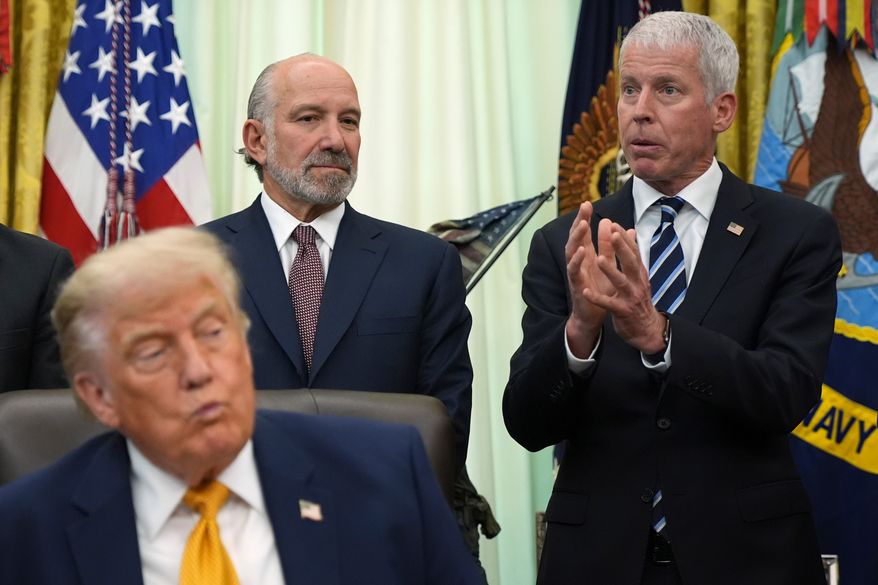 Energy Secretary Chris Wright, from right, speaks as Commerce Secretary Howard Lutnick and President Donald Trump listen in the Oval Office of the White House during an executive order signing about quantum computing, Monday, June 22, 2026, in Washington. (AP Photo/Jacquelyn Martin)