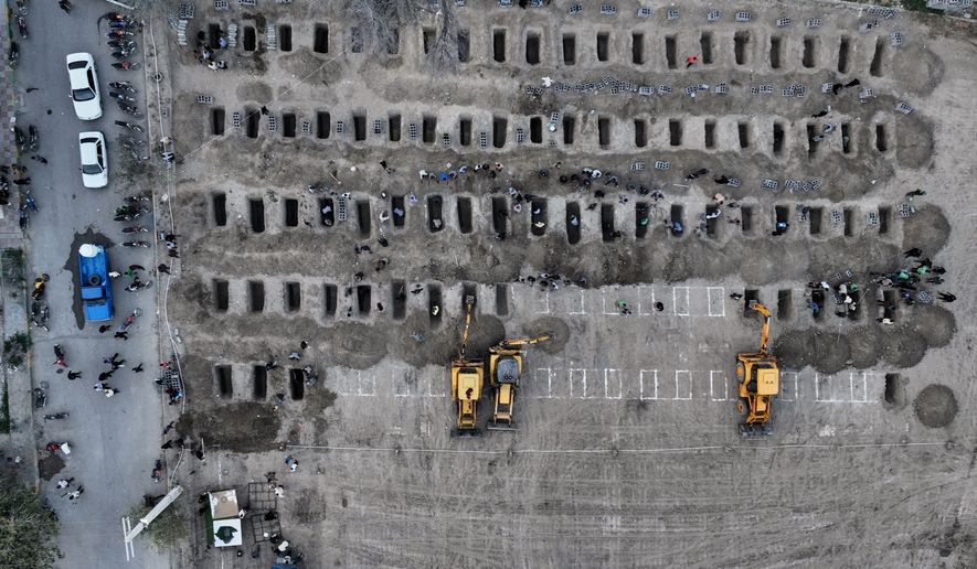 FILE.- This picture, released by the Iranian government's foreign media department and distributed by the AP without changes, shows graves being prepared for the victims, mostly children, of a strike Feb. 28 on a primary school in Minab, Iran, Monday, March 2, 2026. (Iranian Foreign Media Department via AP,File)