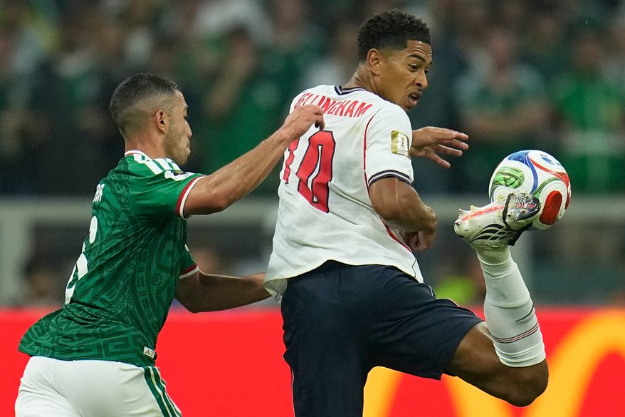 England's Jude Bellingham, right, controls the ball as Mexico's Erik Lira defends during the World Cup round of 16 soccer match between Mexico and England in Mexico City, Sunday, July 5, 2026. (AP Photo/Ricardo Mazalan)