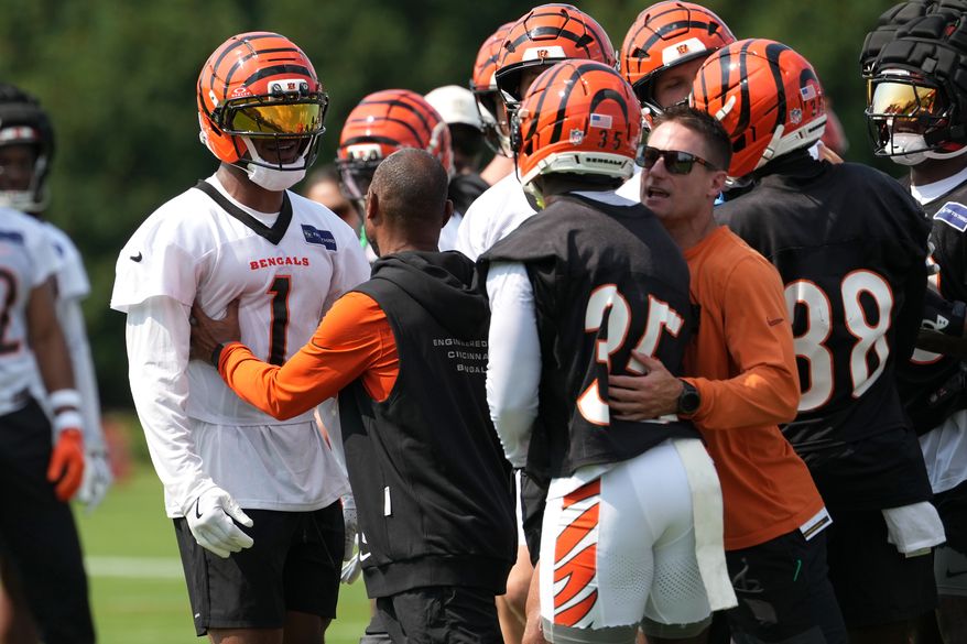 Cincinnati Bengals wide receiver Ja'marr Chase (1), left, and cornerback Jalen Davis (35), right, argue during practice at the team's NFL football training camp, Wednesday, July 29, 2026, in Cincinnati. (AP Photo/Kareem Elgazzar)