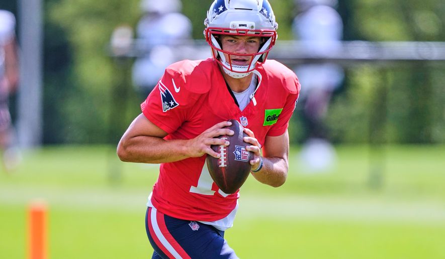 New England Patriots quarterback Drake Maye looks to pass during the team's NFL football training camp, Friday, July 31, 2026, in Foxborough, Mass. (AP Photo/Charles Krupa)