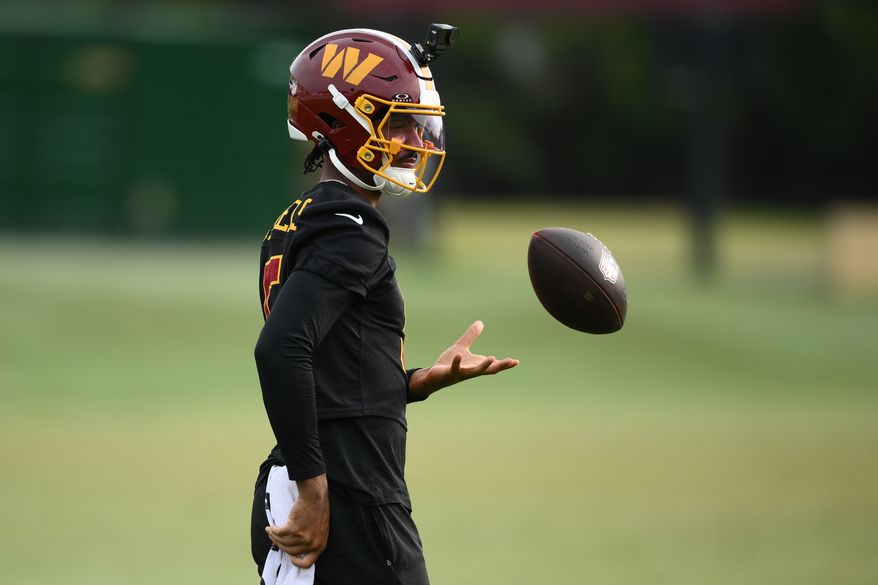 Washington Commanders quarterback Jayden Daniels works out during practice at the team's NFL football training camp, Saturday, Aug. 1, 2026 in Ashburn, Va. (AP Photo/Nick Wass)
