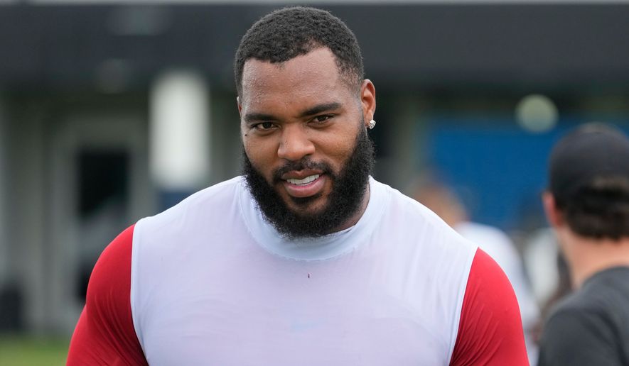 Tennessee Titans defensive tackle Jeffery Simmons walks off the field after practice during the NFL football team's training camp Tuesday, Aug. 4, 2026, in Nashville, Tenn. (AP Photo/George Walker IV)