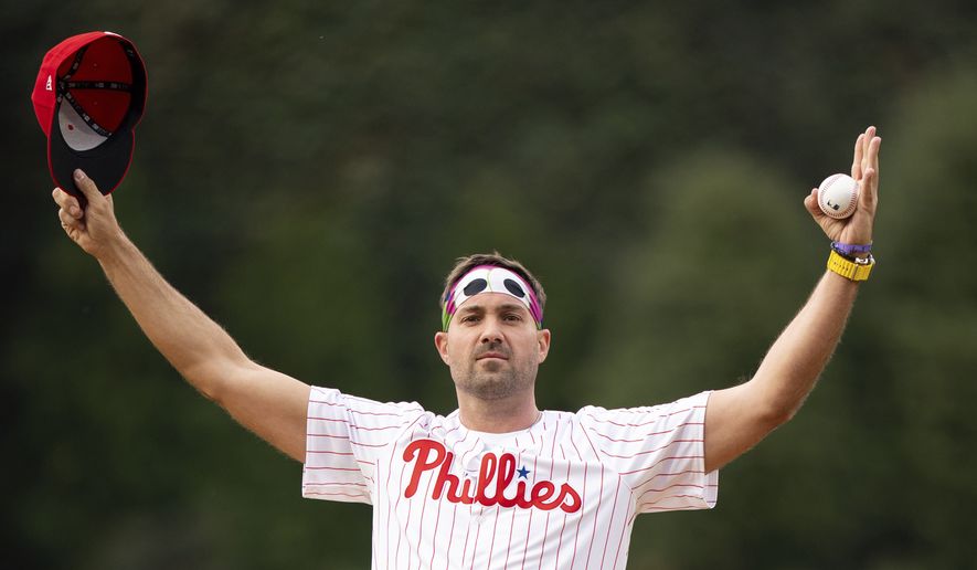 Comedian Jeff Dye reacts before the ceremonial first pitch prior to a baseball game between the San Francisco Giants and the Philadelphia Phillies, Monday, April 14, 2025, in Philadelphia. (AP Photo/Chris Szagola)