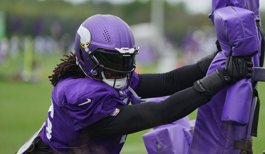 Minnesota Vikings linebacker Dallas Turner trains during a joint NFL football practice with the Baltimore Ravens, Thursday, Aug. 20, 2026, in Eagan, Minn. (AP Photo/Abbie Parr)