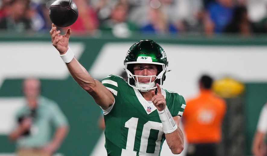 New York Jets quarterback Cade Klubnik (10) throws during the first half of a preseason NFL football game against the New York Giants, Friday, Aug. 28, 2026, in East Rutherford, N.J. (AP Photo/Frank Franklin II)