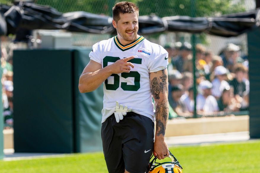 Green Bay Packers tight end Tucker Kraft points during the NFL football team's training camp, Aug. 2, 2026, in Green Bay, Wis. (AP Photo/Mike Roemer, File)