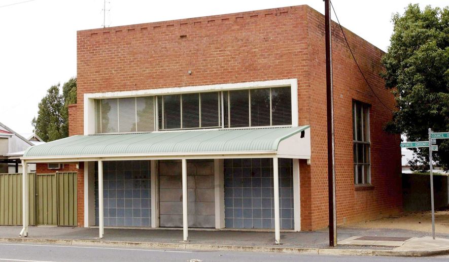 The former bank building where dismembered bodies were stored in barrels is photographed in Snowtown, Australia, on Oct. 22, 2002. (Rob Hutchison/AAP Image via AP)
