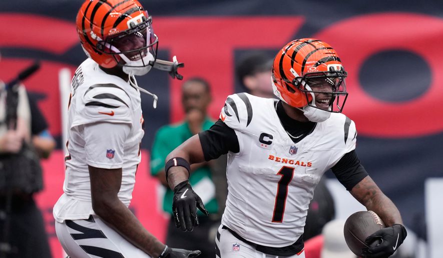 Cincinnati Bengals wide receiver Ja'marr Chase (1), right, and wide receiver Tee Higgins (5), left, celebrate after Chase scored a touchdown during the second second of an NFL football game against the Houston Texans in Houston, Sunday, Sept. 20, 2026. (AP Photo/David J. Phillip)
