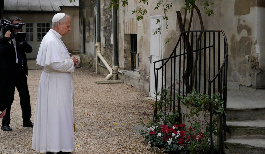 Pope Leo XIV arrives at the Institut Catholique de Paris to meet with members of the provincial synodal assembly, catechumens and neophytes, Saturday, Sept. 26, 2026, in Paris. (AP Photo/Gregorio Borgia)