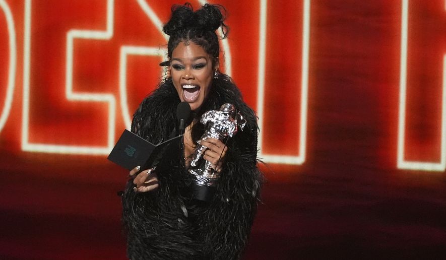 Teyana Taylor presents the award for best pop during the MTV Video Music Awards on Sunday, Sept. 27, 2026, at the Peacock Theater in Los Angeles. (AP Photo/Chris Pizzello)