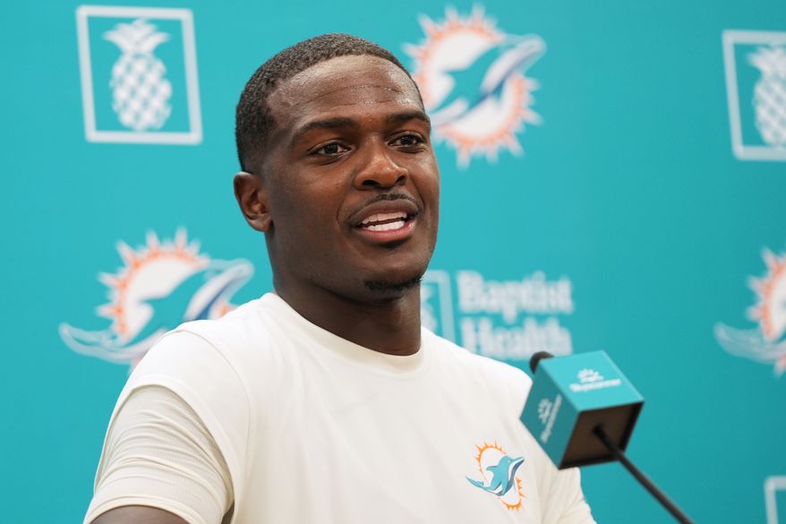 Miami Dolphins running back De'von Achane talks with the news media during practice at the team's NFL football training complex, Tuesday, Sept. 1, 2026, in Miami Gardens, Fla. (AP Photo/Lynne Sladky)