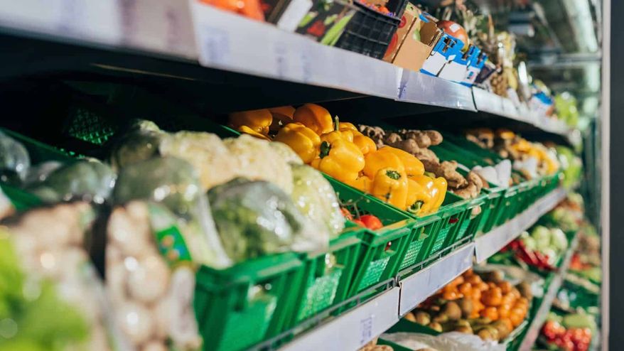 Lockdown pushed American shoppers toward less processed groceries. New basket data shows how fast that reversed. Photo credit: Depositphotos.