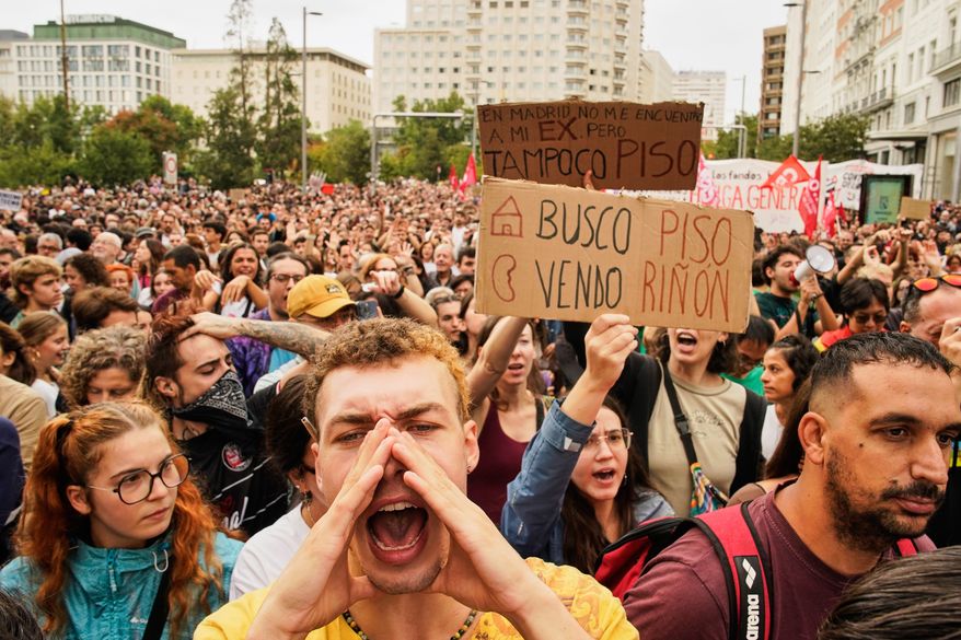 People demonstrate to demand stronger laws to protect renters in Madrid, Spain Saturday, Oct. 3, 2026. The banner reads in Spanish: "Looking for an apartment, selling a kidney". (AP Photo/Andrea Comas)