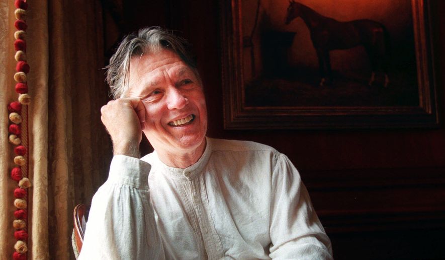 Actor Tom Skerritt poses at the Ritz-Carlton Hotel in Pasadena, Calif., on July 8, 2000. (AP Photo/Chris Pizzello, File)